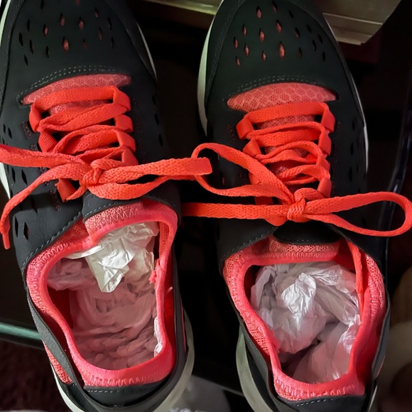 Awesome Clark’s tennis shoes size 7 1/2 - Picture 7 of 7